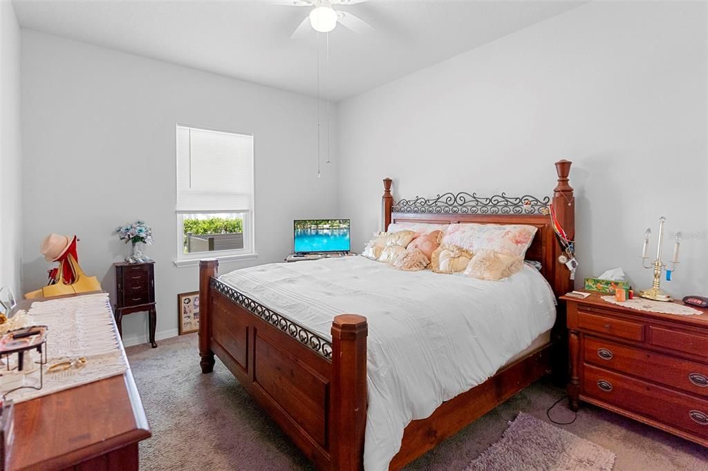 Activo con contrato: $229,500 (2 camas, 2 baños, 1055 Pies cuadrados)