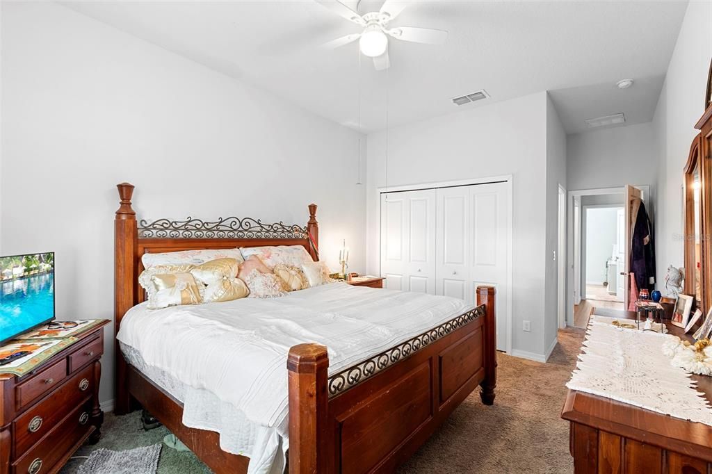 Activo con contrato: $229,500 (2 camas, 2 baños, 1055 Pies cuadrados)