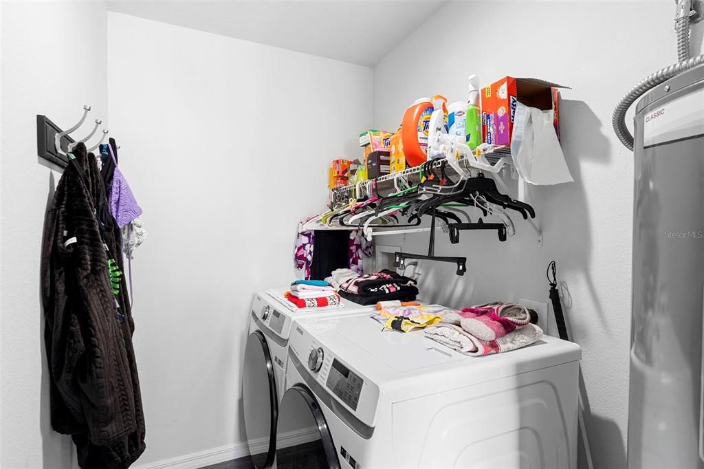 Activo con contrato: $229,500 (2 camas, 2 baños, 1055 Pies cuadrados)