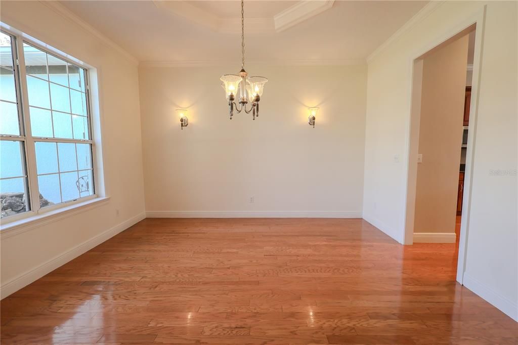 合同活跃: $1,259,000 (7 贝兹, 5 浴室, 4215 平方英尺)