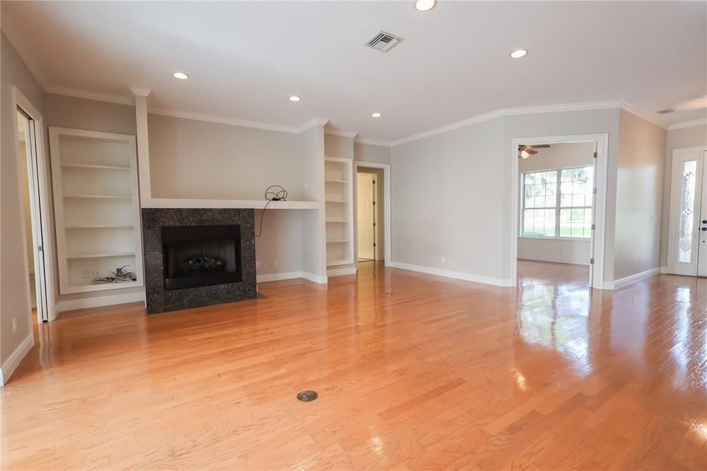 合同活跃: $1,259,000 (7 贝兹, 5 浴室, 4215 平方英尺)