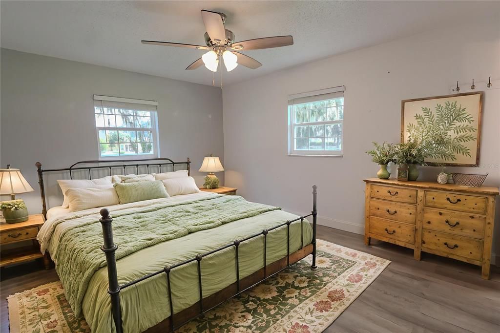 合同活跃: $1,259,000 (7 贝兹, 5 浴室, 4215 平方英尺)