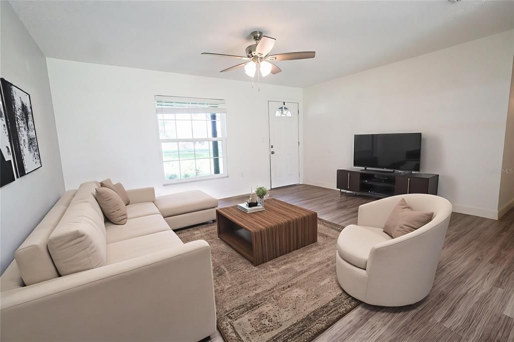 合同活跃: $1,259,000 (7 贝兹, 5 浴室, 4215 平方英尺)