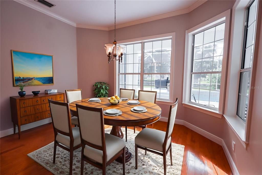 合同活跃: $1,259,000 (7 贝兹, 5 浴室, 4215 平方英尺)