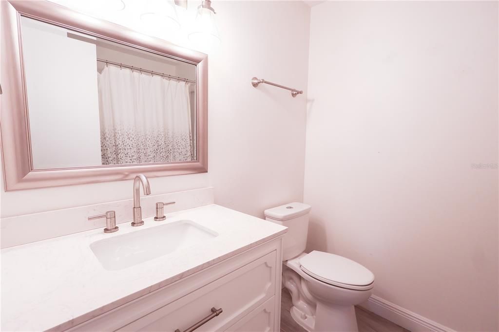 合同活跃: $1,259,000 (7 贝兹, 5 浴室, 4215 平方英尺)