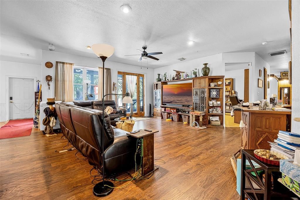 На продажу: $649,989 (4 спален, 3 ванн, 2234 Квадратных фут)