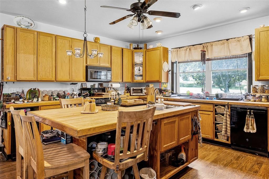 На продажу: $649,989 (4 спален, 3 ванн, 2234 Квадратных фут)