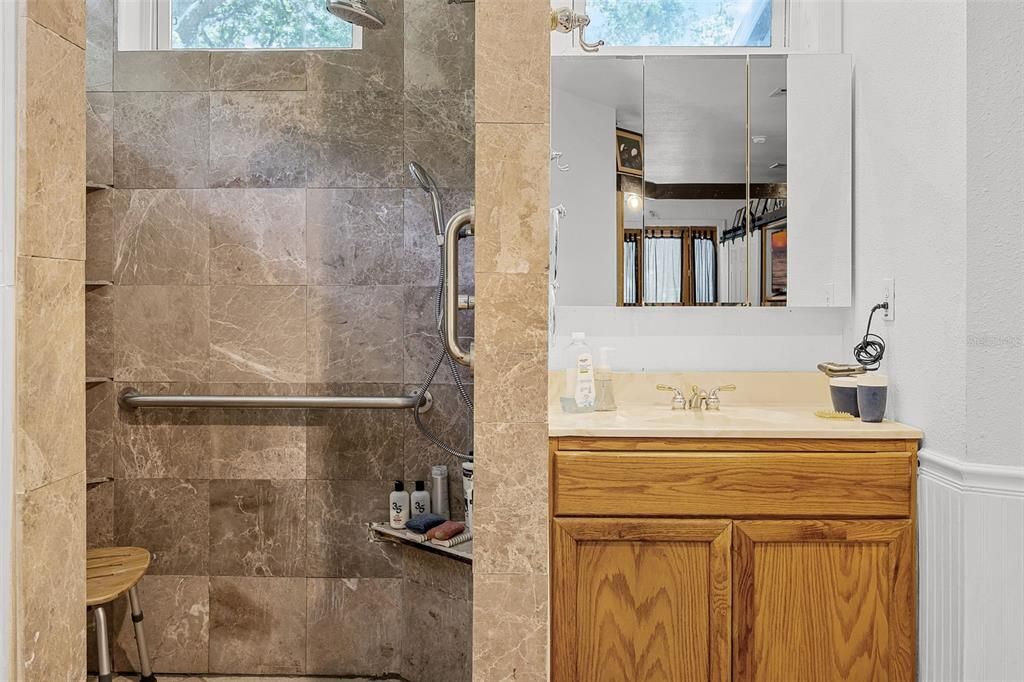 На продажу: $649,989 (4 спален, 3 ванн, 2234 Квадратных фут)