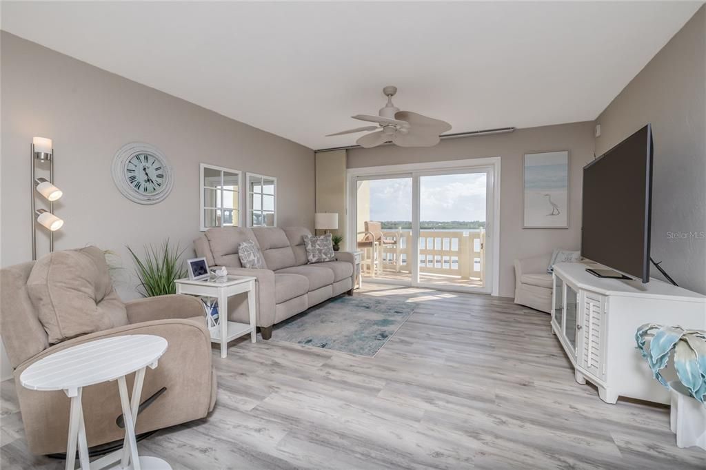 En Venta: $224,000 (1 camas, 1 baños, 964 Pies cuadrados)