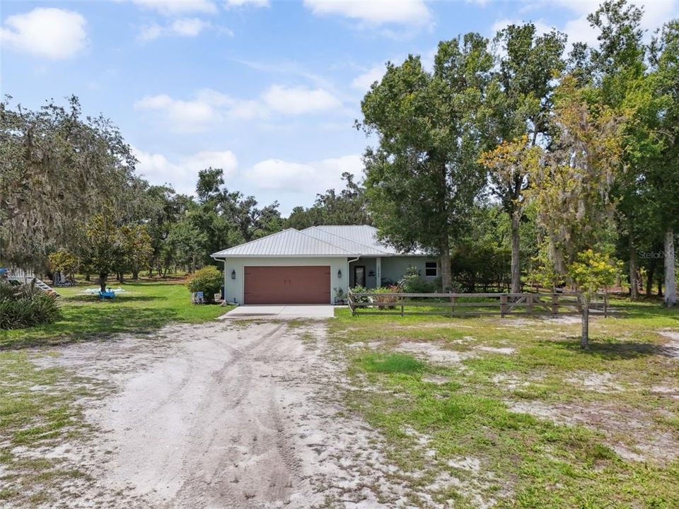 For Sale: $1,050,000 (3 beds, 2 baths, 1800 Square Feet)