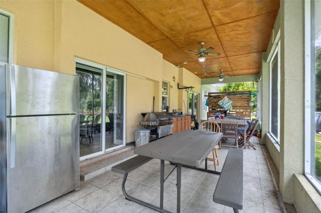 For Sale: $1,050,000 (3 beds, 2 baths, 1800 Square Feet)