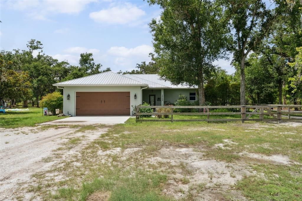 For Sale: $1,050,000 (3 beds, 2 baths, 1800 Square Feet)