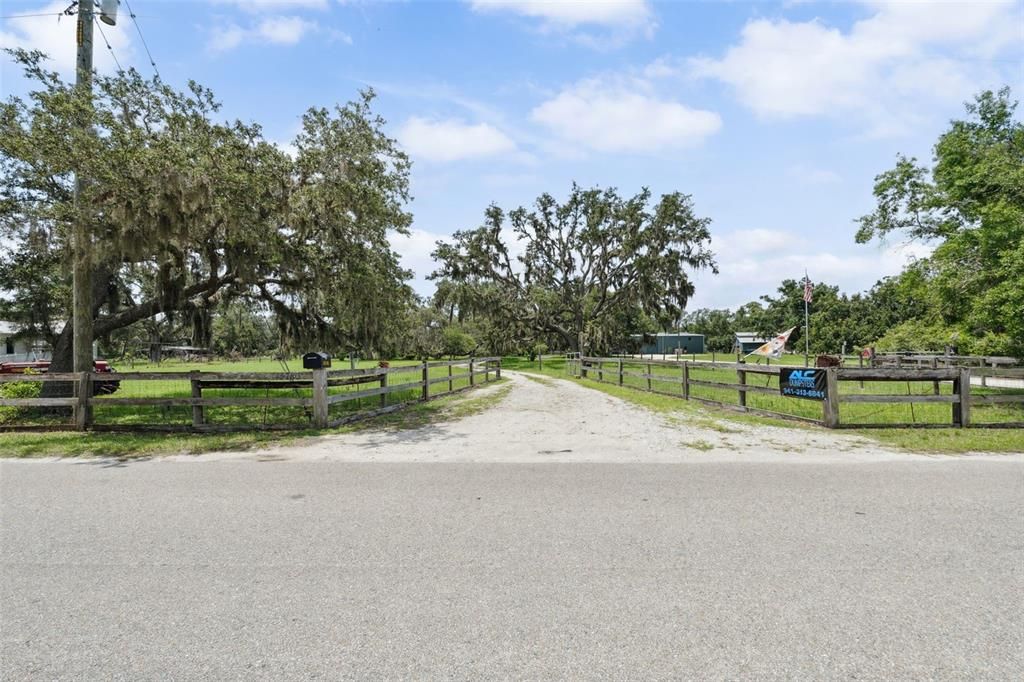 For Sale: $1,050,000 (3 beds, 2 baths, 1800 Square Feet)