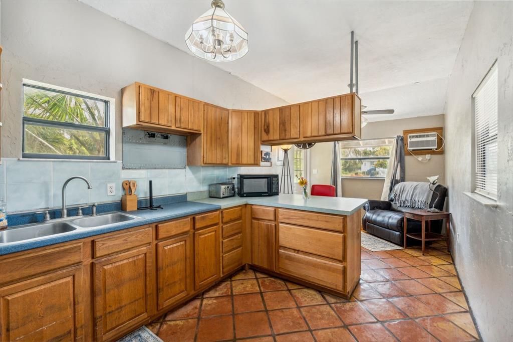 For Sale: $1,050,000 (3 beds, 2 baths, 1800 Square Feet)