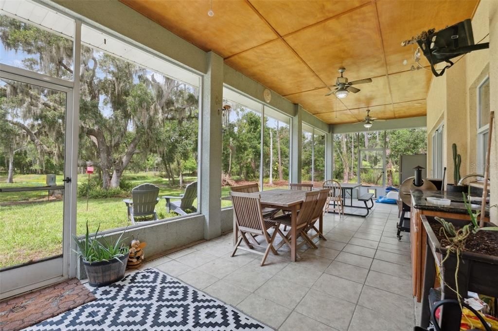 For Sale: $1,050,000 (3 beds, 2 baths, 1800 Square Feet)