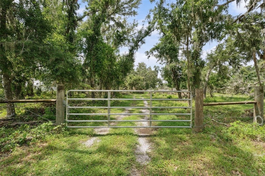 For Sale: $1,050,000 (3 beds, 2 baths, 1800 Square Feet)