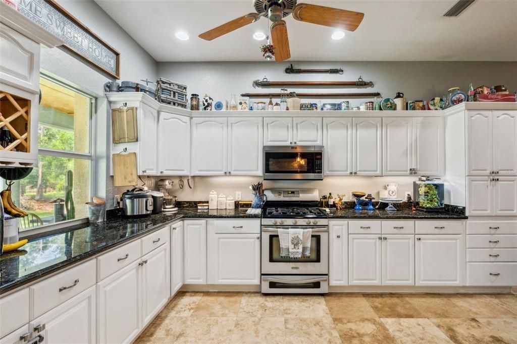 For Sale: $1,050,000 (3 beds, 2 baths, 1800 Square Feet)