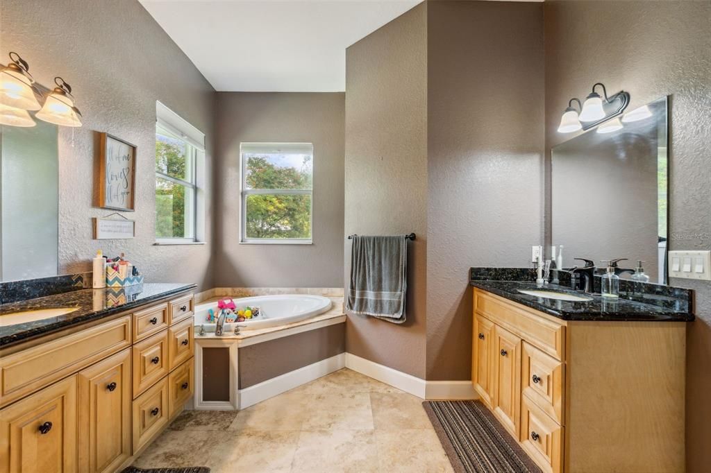 For Sale: $1,050,000 (3 beds, 2 baths, 1800 Square Feet)