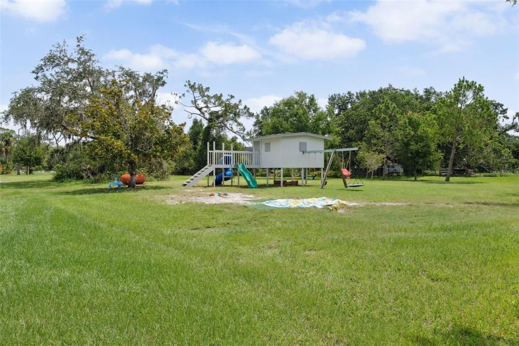For Sale: $1,050,000 (3 beds, 2 baths, 1800 Square Feet)