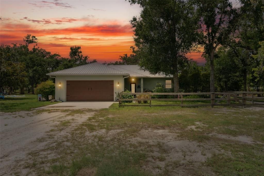 For Sale: $1,050,000 (3 beds, 2 baths, 1800 Square Feet)