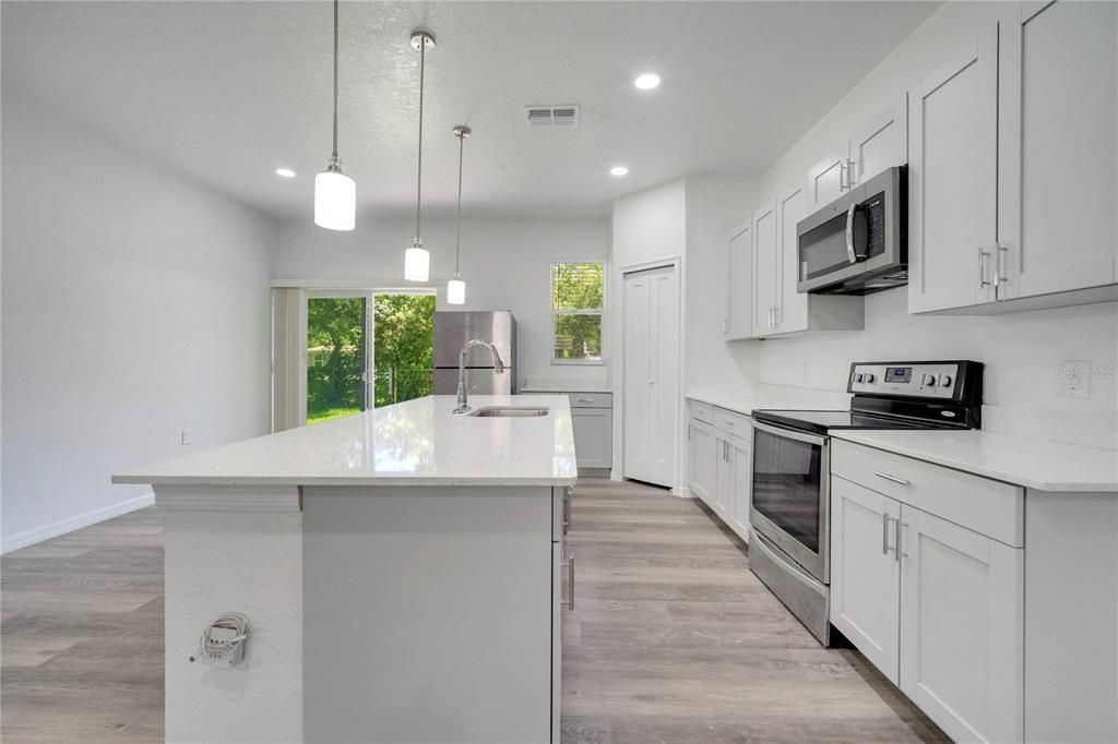 En Venta: $352,999 (3 camas, 2 baños, 1561 Pies cuadrados)