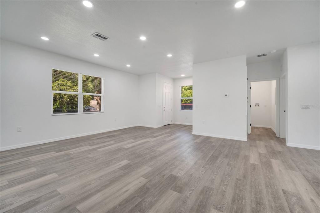 En Venta: $352,999 (3 camas, 2 baños, 1561 Pies cuadrados)