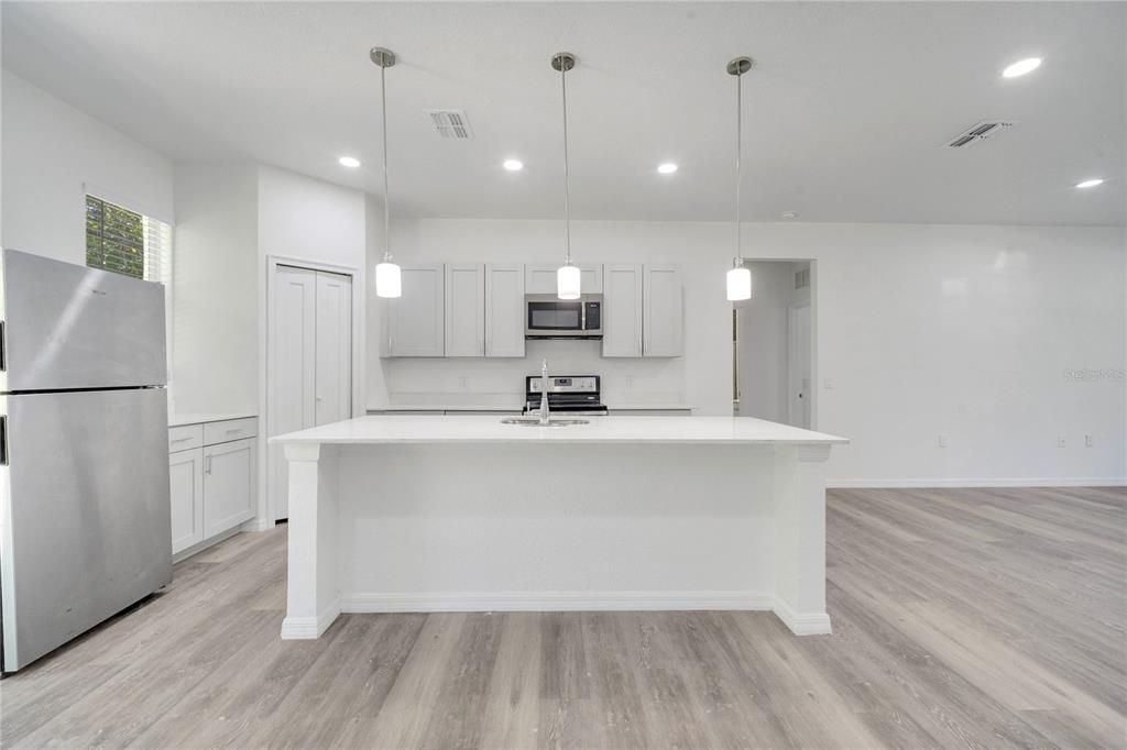 En Venta: $352,999 (3 camas, 2 baños, 1561 Pies cuadrados)