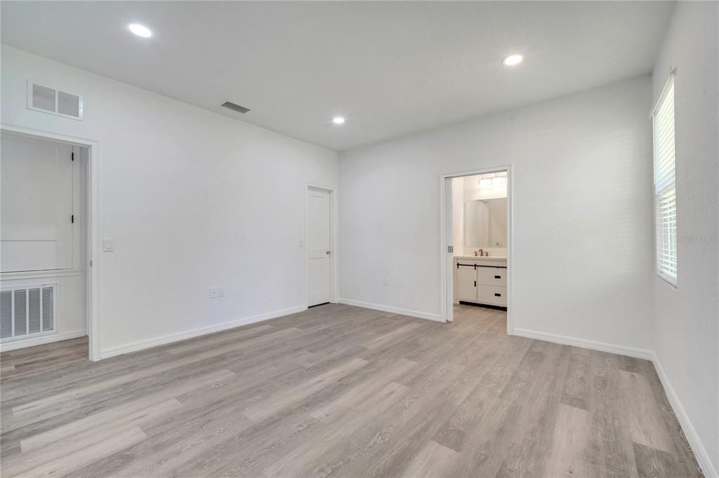 En Venta: $352,999 (3 camas, 2 baños, 1561 Pies cuadrados)