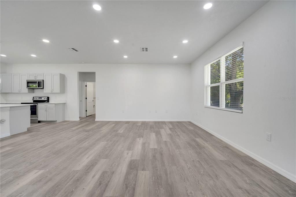 En Venta: $352,999 (3 camas, 2 baños, 1561 Pies cuadrados)