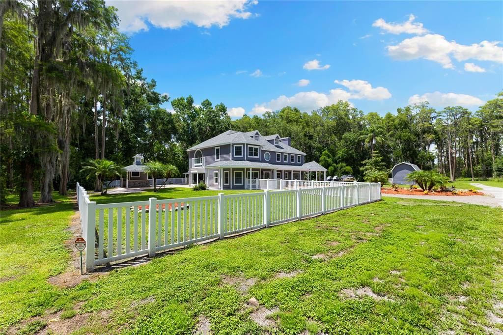 For Sale: $1,395,000 (4 beds, 3 baths, 4071 Square Feet)