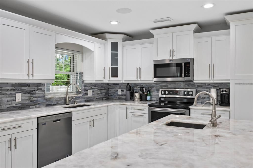 For Sale: $1,395,000 (4 beds, 3 baths, 4071 Square Feet)