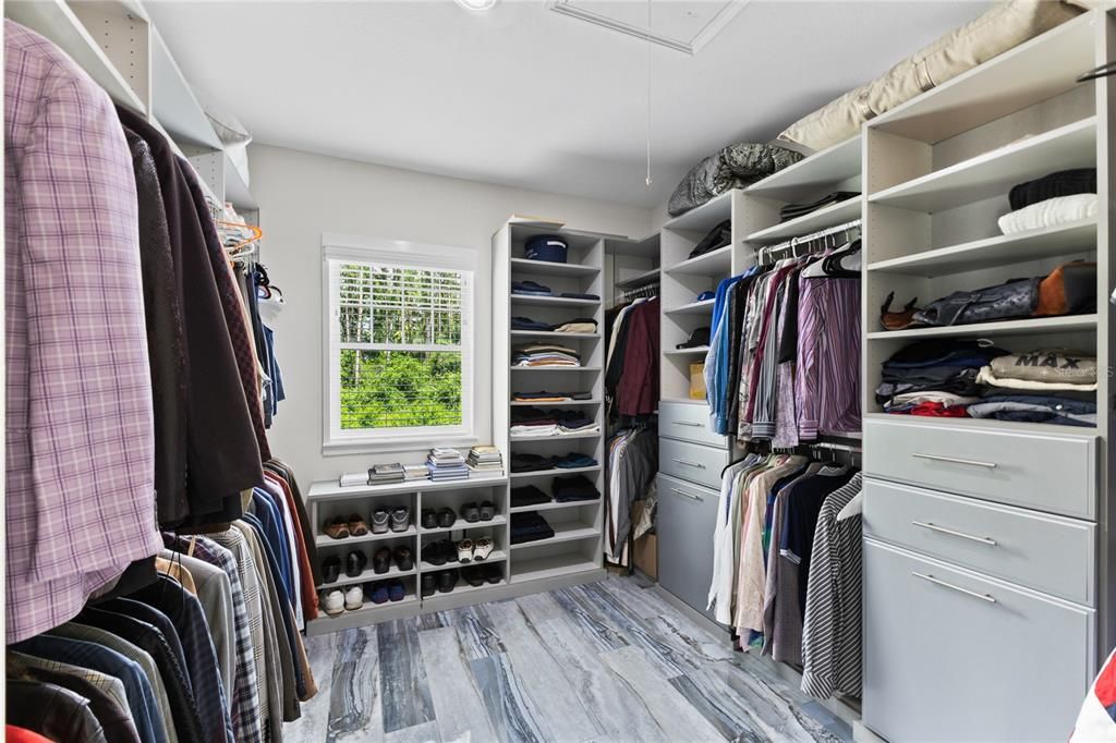 For Sale: $1,395,000 (4 beds, 3 baths, 4071 Square Feet)