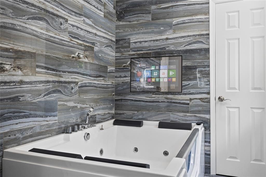 For Sale: $1,395,000 (4 beds, 3 baths, 4071 Square Feet)