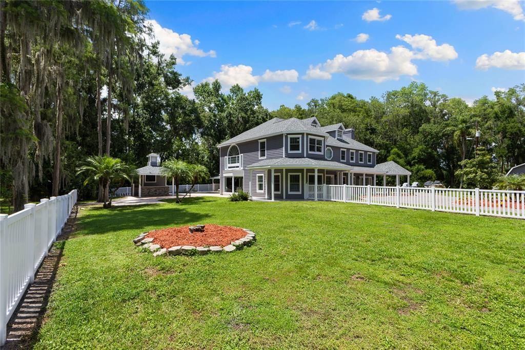 For Sale: $1,395,000 (4 beds, 3 baths, 4071 Square Feet)