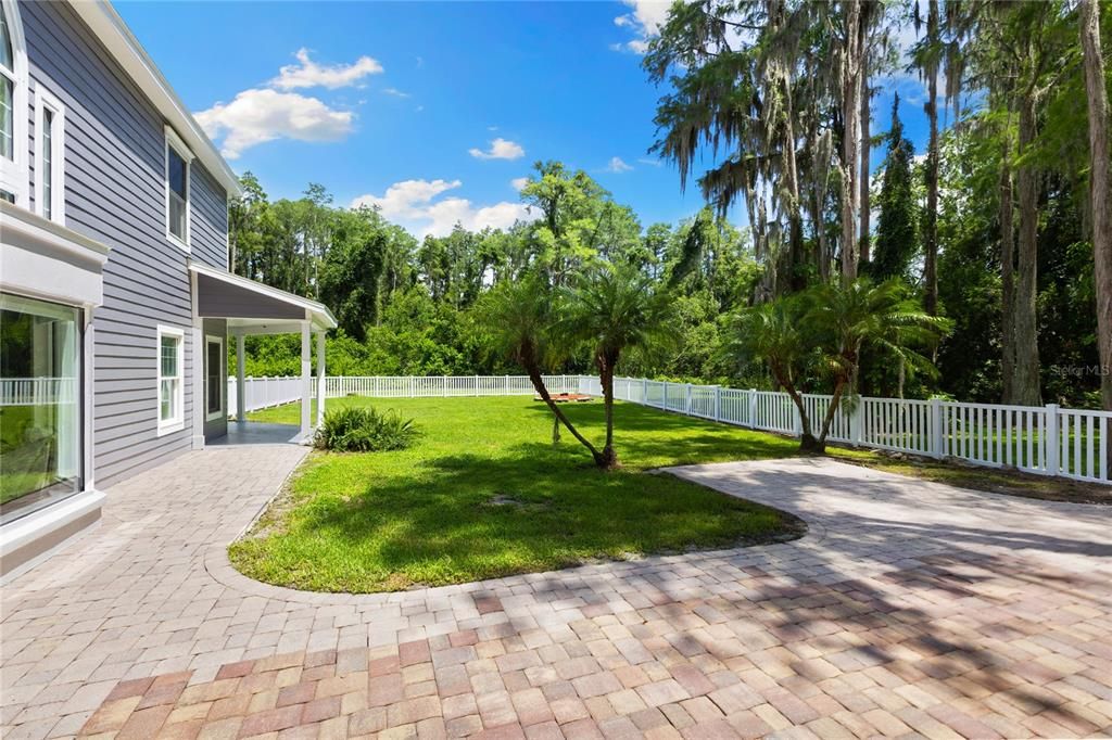 For Sale: $1,395,000 (4 beds, 3 baths, 4071 Square Feet)