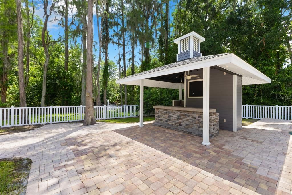 For Sale: $1,395,000 (4 beds, 3 baths, 4071 Square Feet)