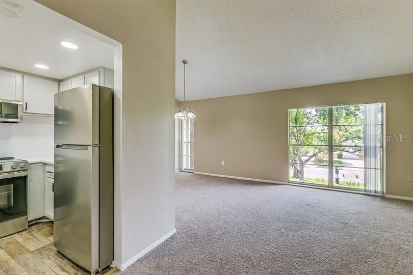 Active With Contract: $1,750 (1 beds, 1 baths, 700 Square Feet)