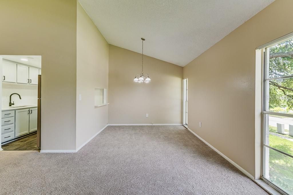 Active With Contract: $1,750 (1 beds, 1 baths, 700 Square Feet)