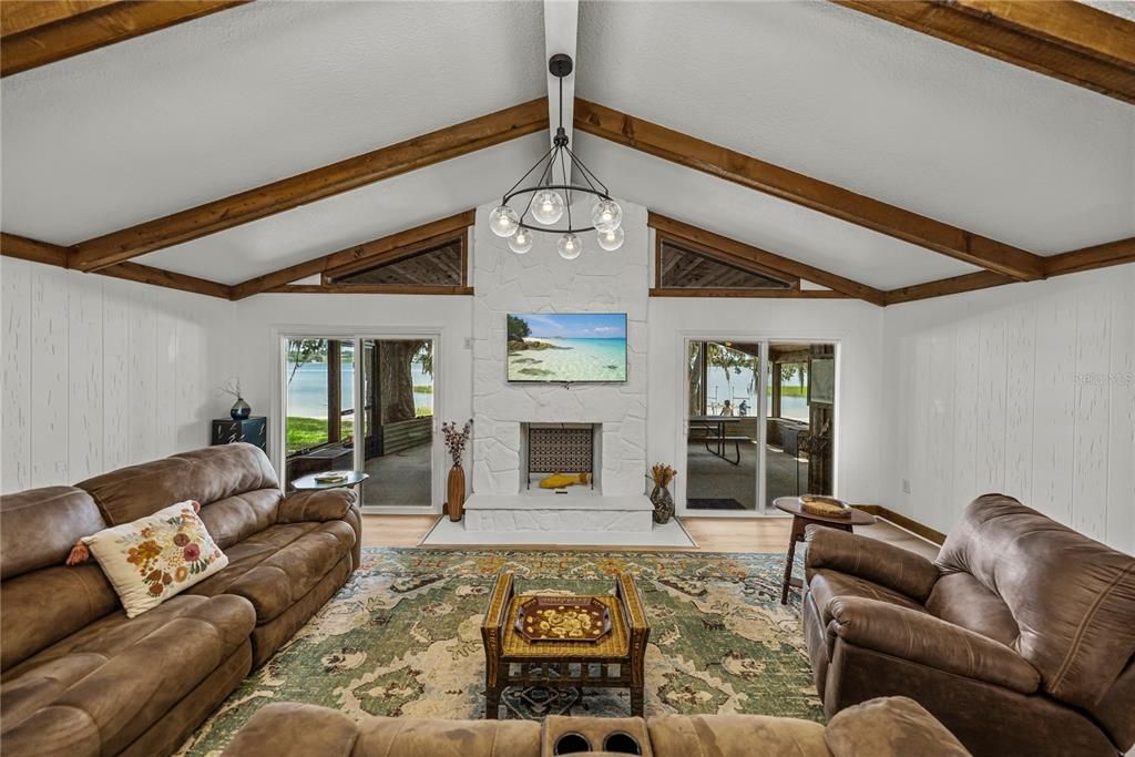 En Venta: $999,900 (4 camas, 3 baños, 2660 Pies cuadrados)