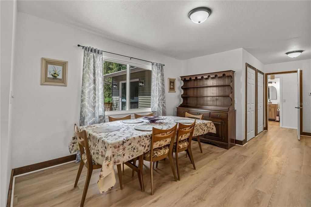 En Venta: $999,900 (4 camas, 3 baños, 2660 Pies cuadrados)