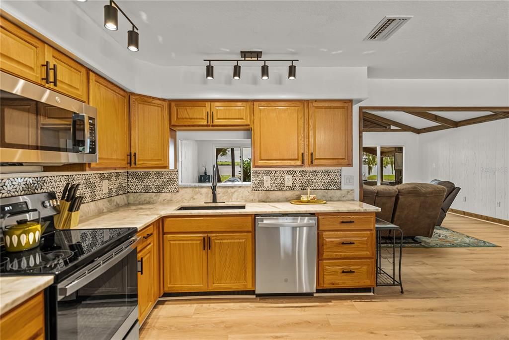 En Venta: $999,900 (4 camas, 3 baños, 2660 Pies cuadrados)