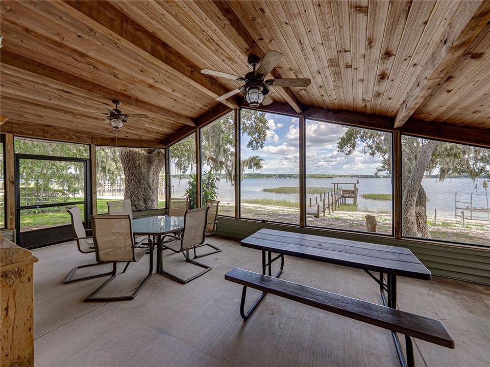 En Venta: $999,900 (4 camas, 3 baños, 2660 Pies cuadrados)