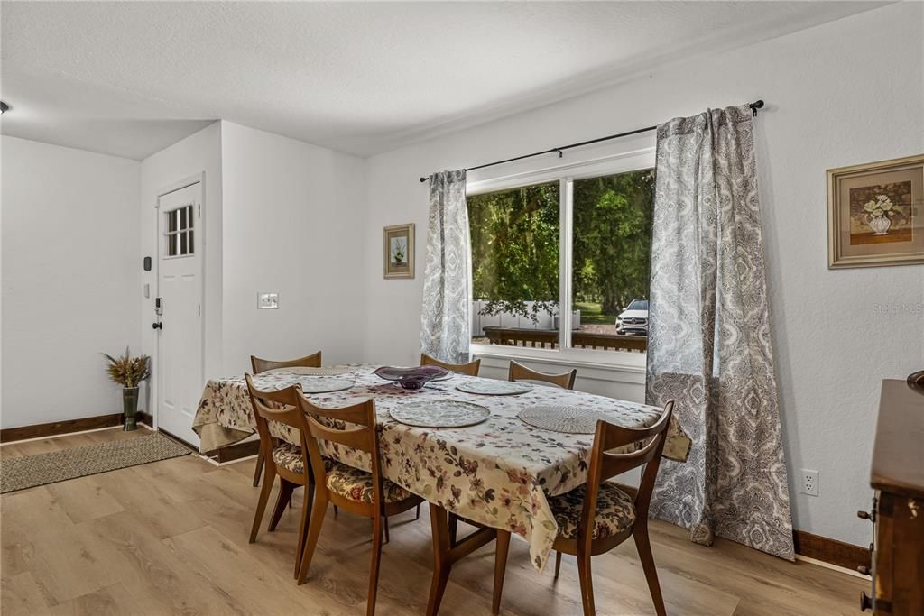 En Venta: $999,900 (4 camas, 3 baños, 2660 Pies cuadrados)