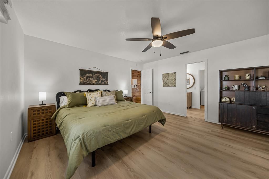 En Venta: $999,900 (4 camas, 3 baños, 2660 Pies cuadrados)