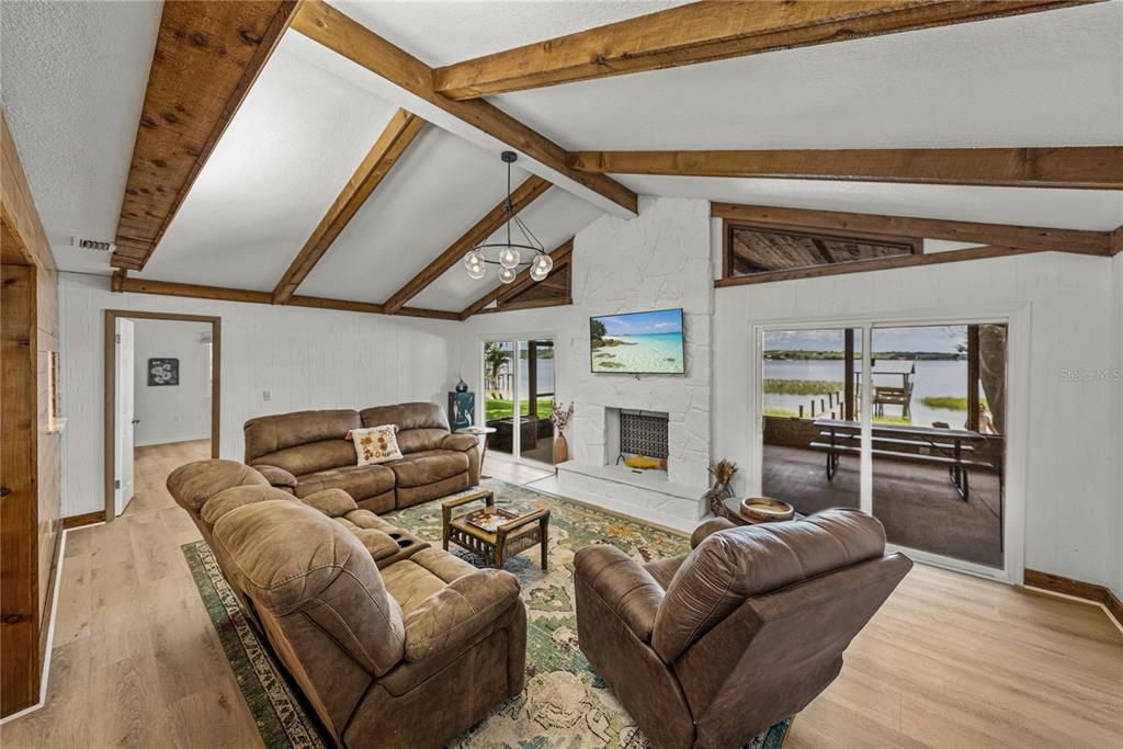 En Venta: $999,900 (4 camas, 3 baños, 2660 Pies cuadrados)