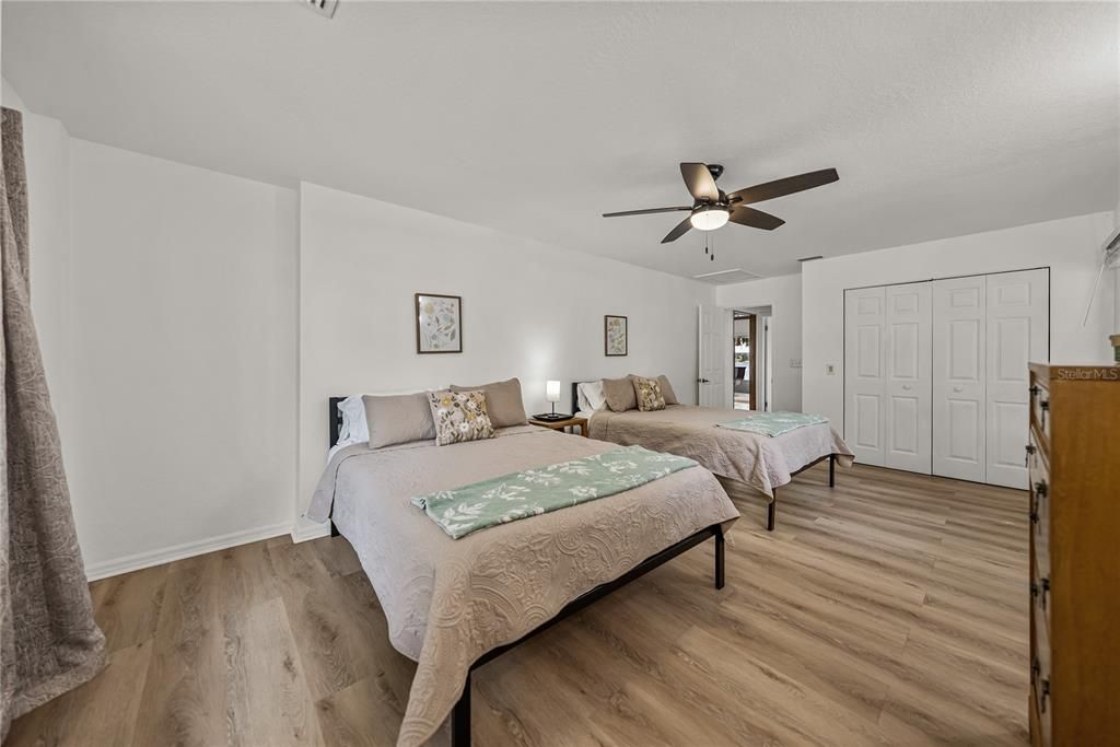 En Venta: $999,900 (4 camas, 3 baños, 2660 Pies cuadrados)