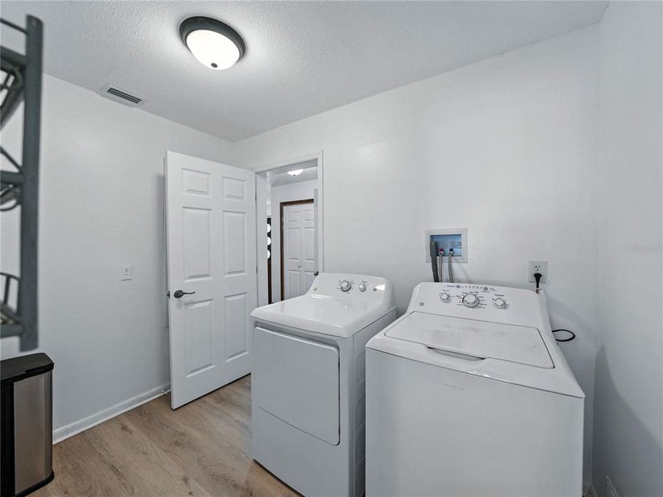 En Venta: $999,900 (4 camas, 3 baños, 2660 Pies cuadrados)