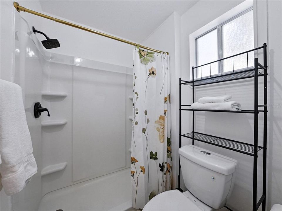 En Venta: $999,900 (4 camas, 3 baños, 2660 Pies cuadrados)