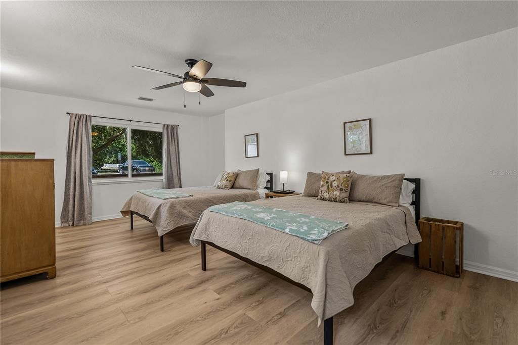 En Venta: $999,900 (4 camas, 3 baños, 2660 Pies cuadrados)