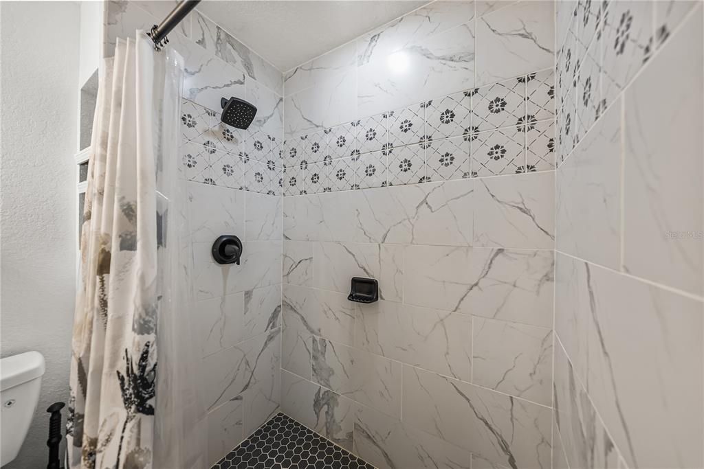 En Venta: $999,900 (4 camas, 3 baños, 2660 Pies cuadrados)